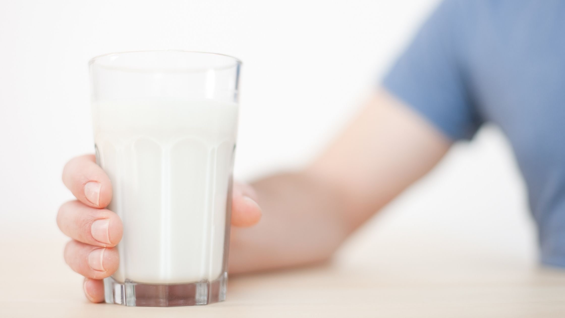 Bere latte vaccino nutre la tua salute?